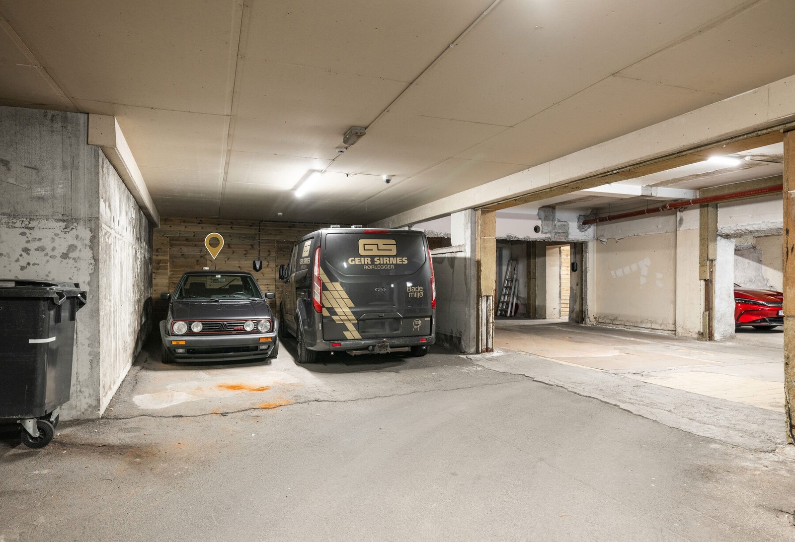 Medfølger garasjeplass i lukket anlegg. Denne er i dag utleid. Galleribilde