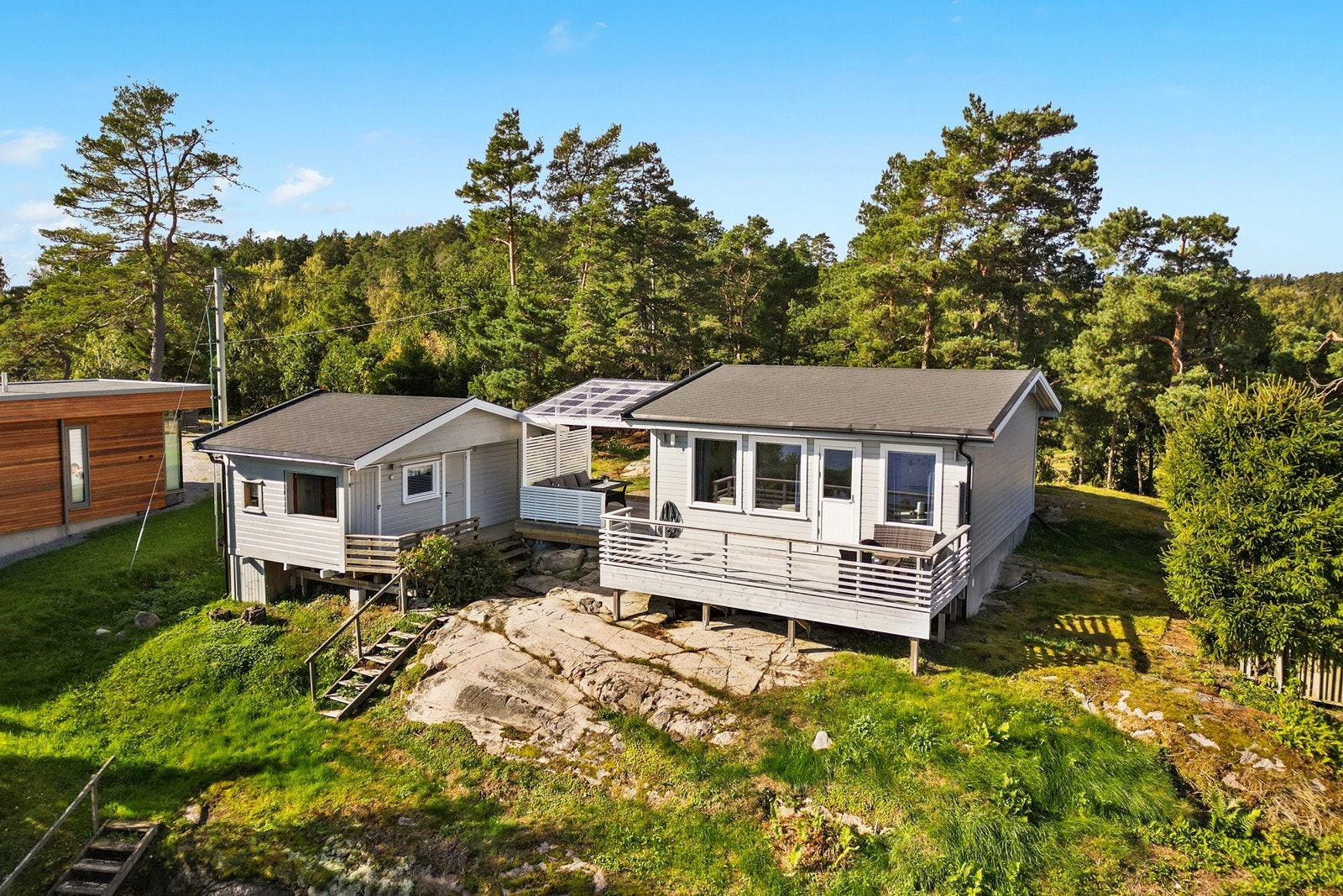 Trivelig hytte i maritime omgivelser. Galleribilde