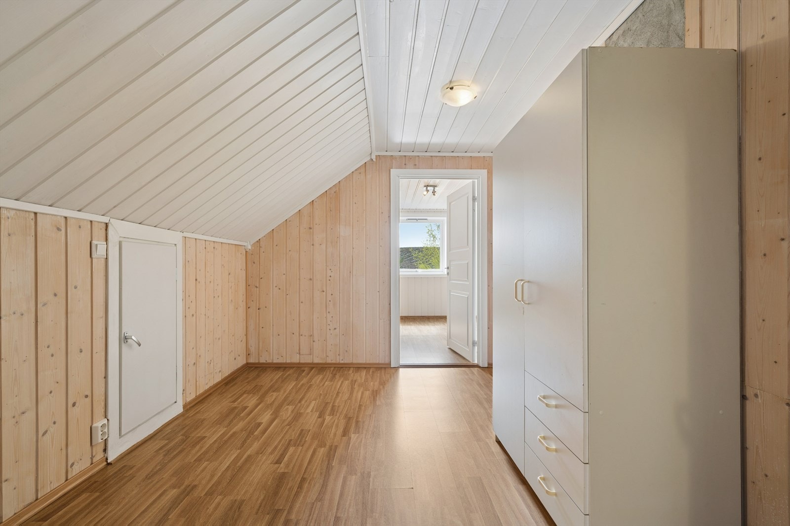 Loftsetasjen har også har også god plass mellom rommene - her er det mange muligheter! Galleribilde