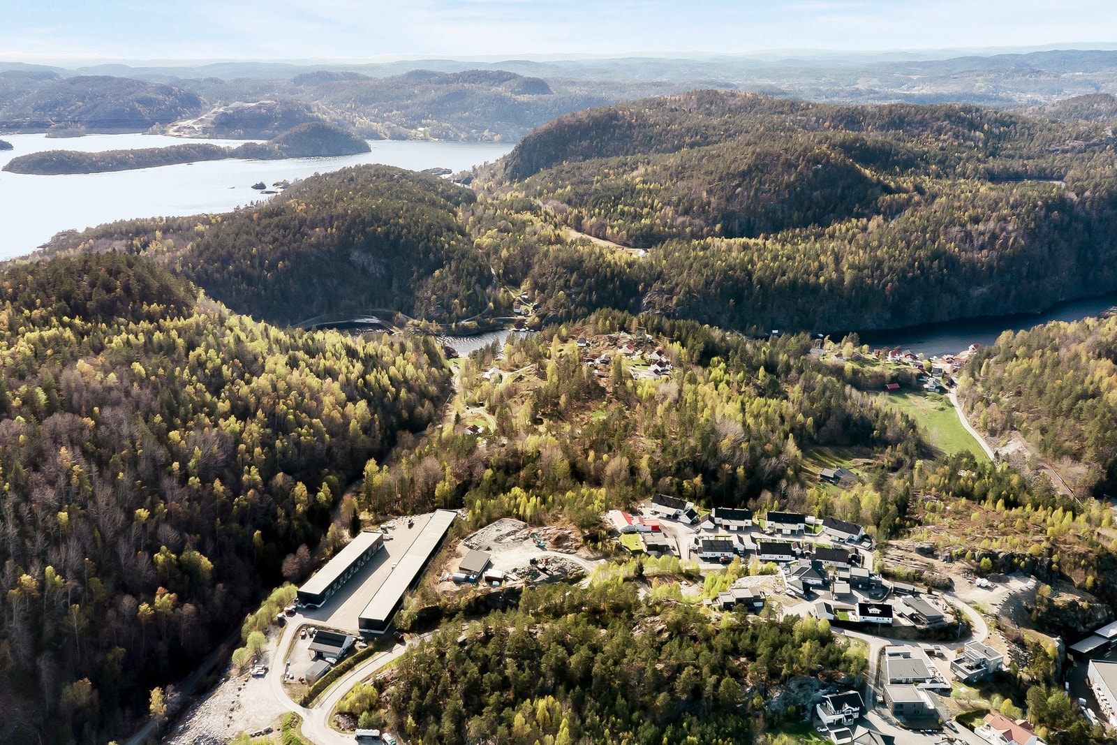 Innen gangavstand finner man blant annet dagligvarebutikker, treningssenter, hagesenter og dyrelege. Galleribilde
