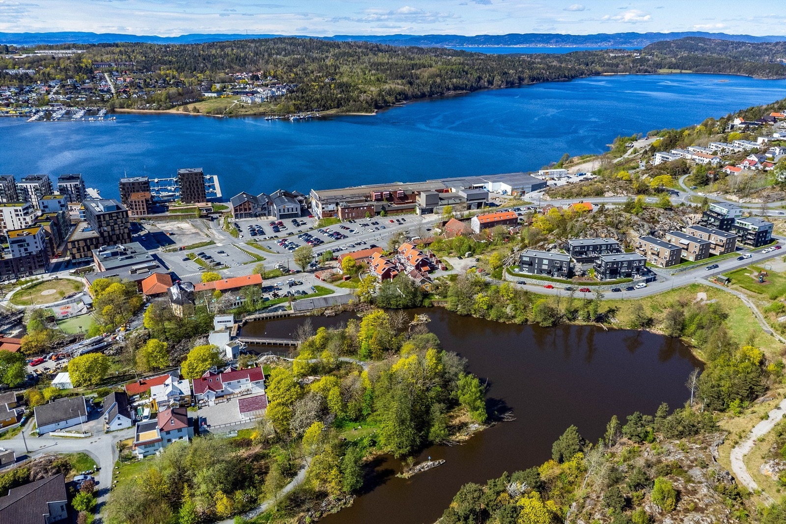 Fra Bjerget og Verkshøyden leder turveier videre til både Nesparken og Mossemarka. Galleribilde