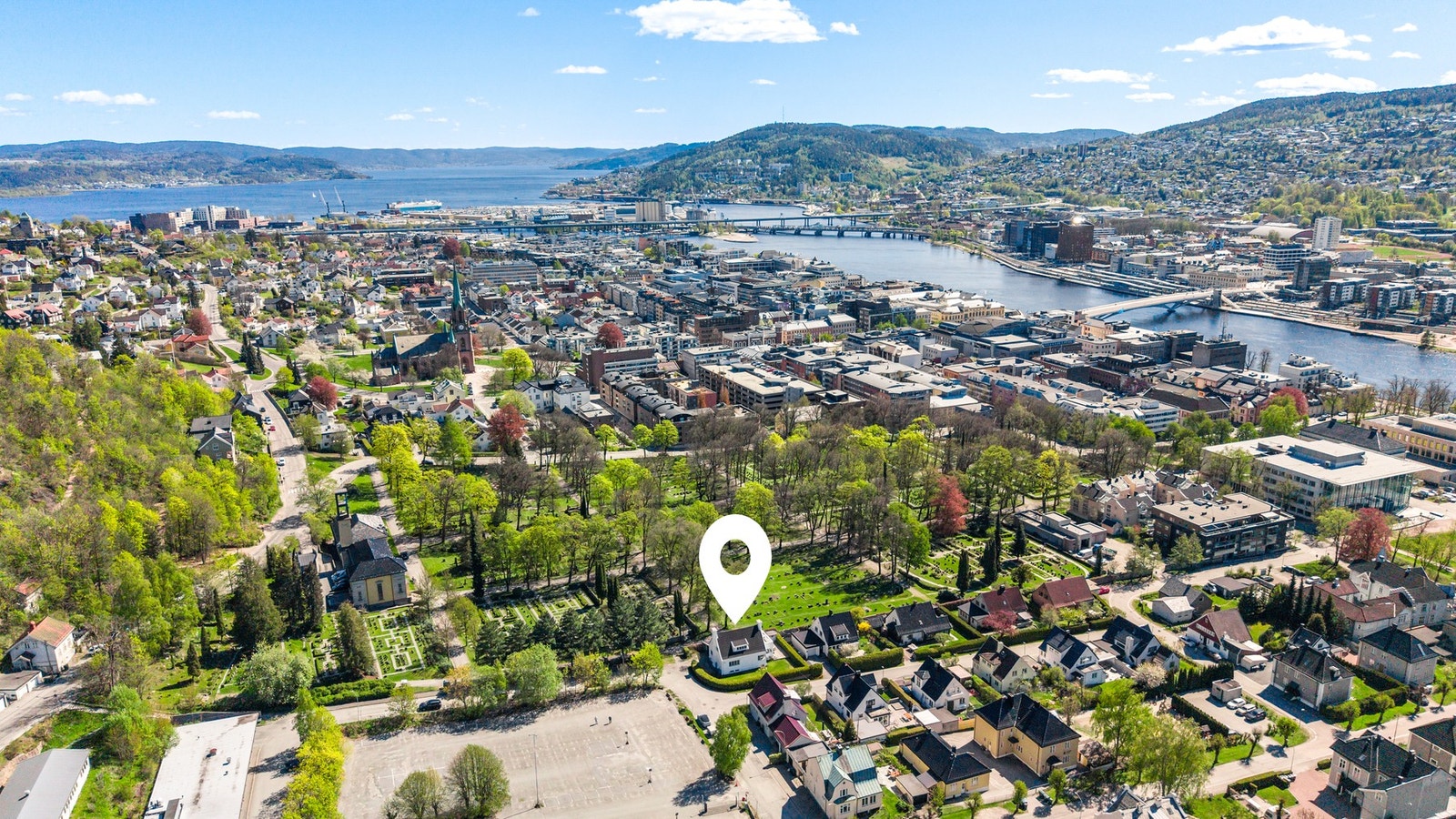 Fra eiendommen er det kort vei til både sentrum, togstasjon, E18 og kjøpesentre Galleribilde