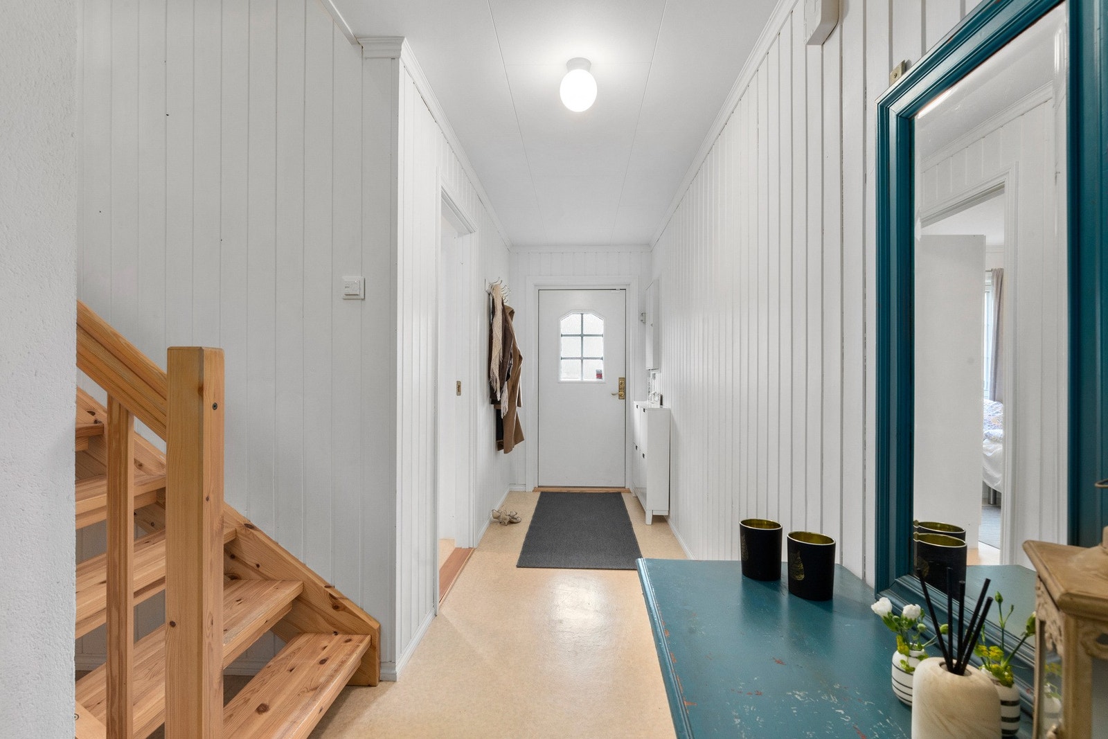 Sokkel rommer mellomgang, vaskerom, soverom og bod. Galleribilde
