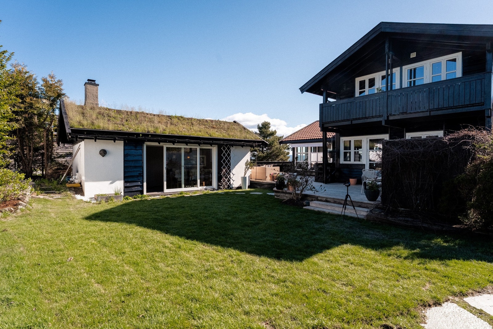 Hagestuen er et allsidig tilskudd til boligen og egner seg godt som sommerrom, hobbyrom eller ekstra oppholdsareal for gjester gjennom store deler av året. Galleribilde