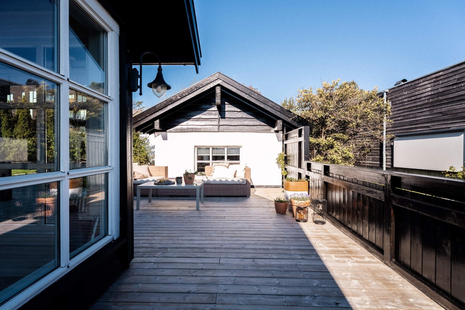 Boligen har store uteområder. Galleribilde