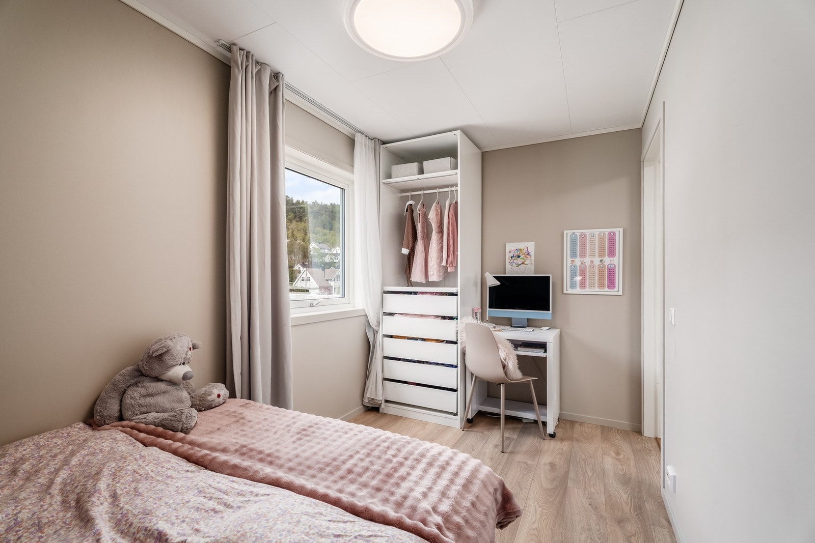 Også her utstyrt med garderobeskap Galleribilde