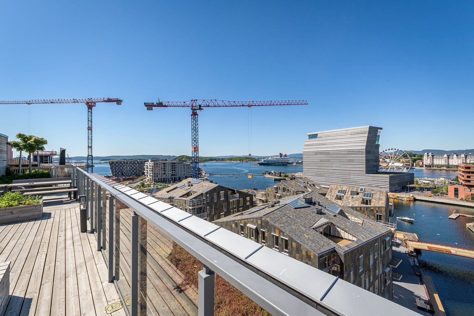 Fantastisk utsikt fra takterrassen Galleribilde
