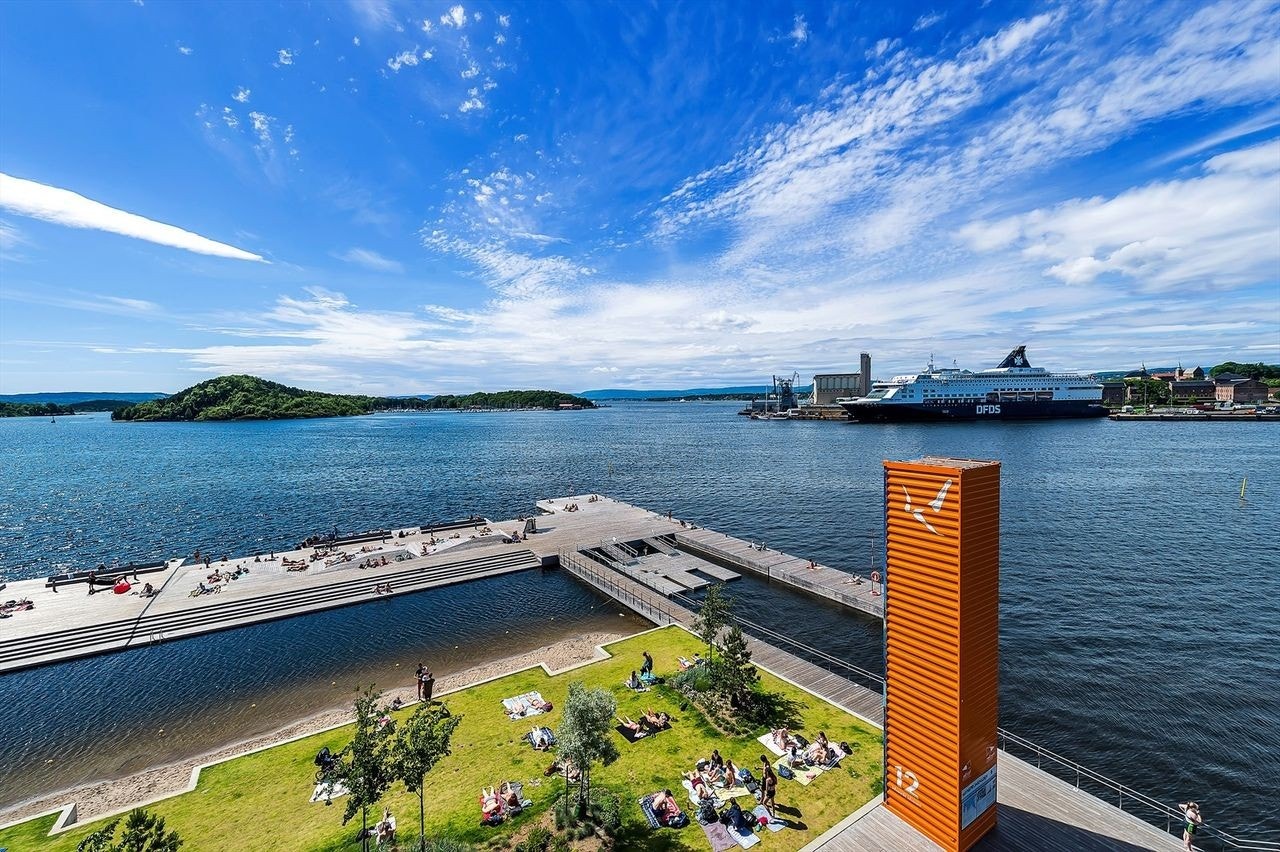 Det er flotte bademuligheter på Operastranda og Sørenga bad Galleribilde