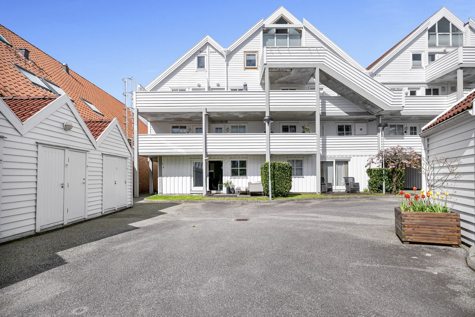 Det medfølger ekstern bod, samt parkering. Galleribilde