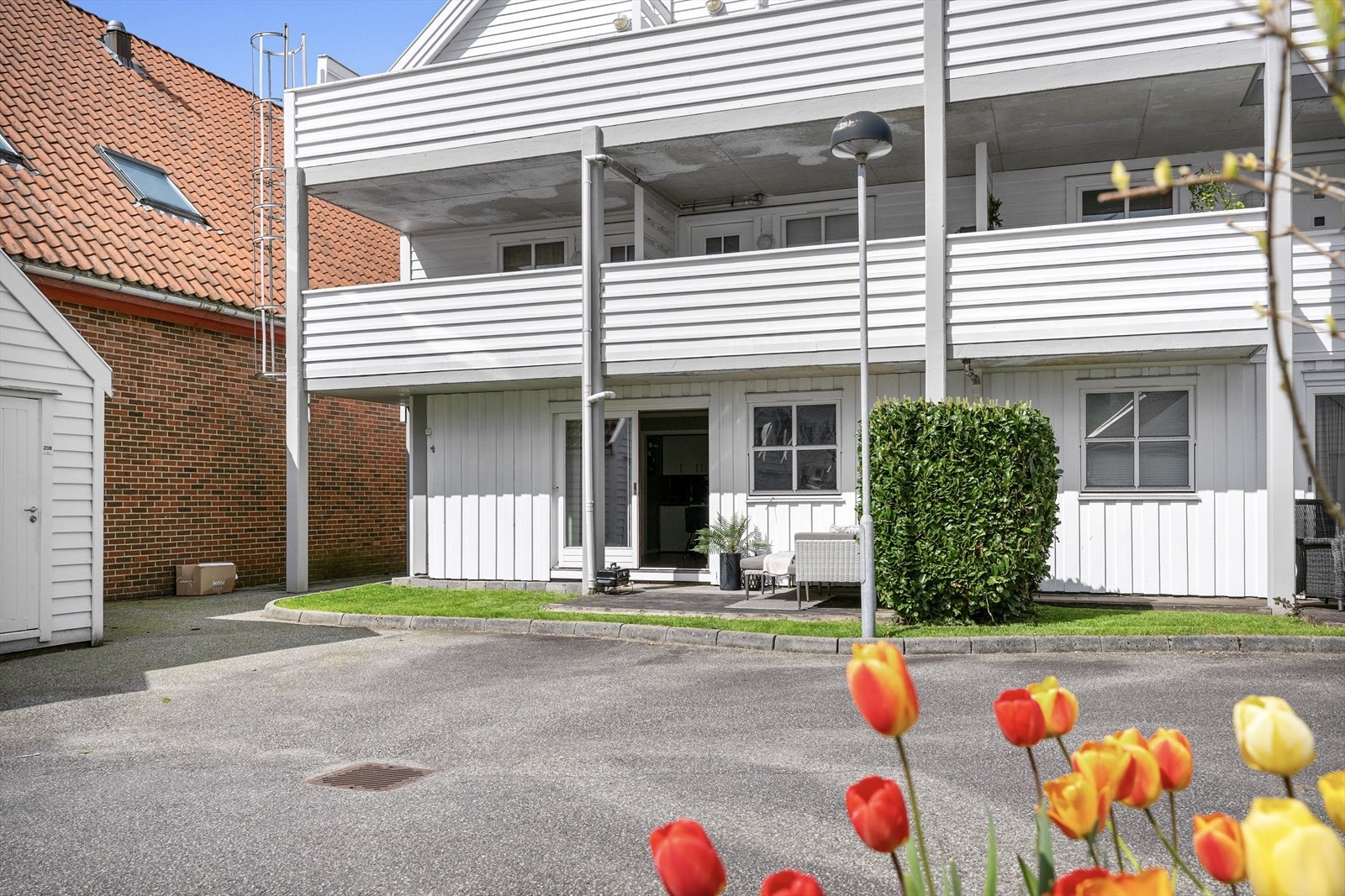 Leiligheten i Grasholmstubben 2 har en flott og attraktiv beliggenhet med få meters avstand til sjøen. Galleribilde