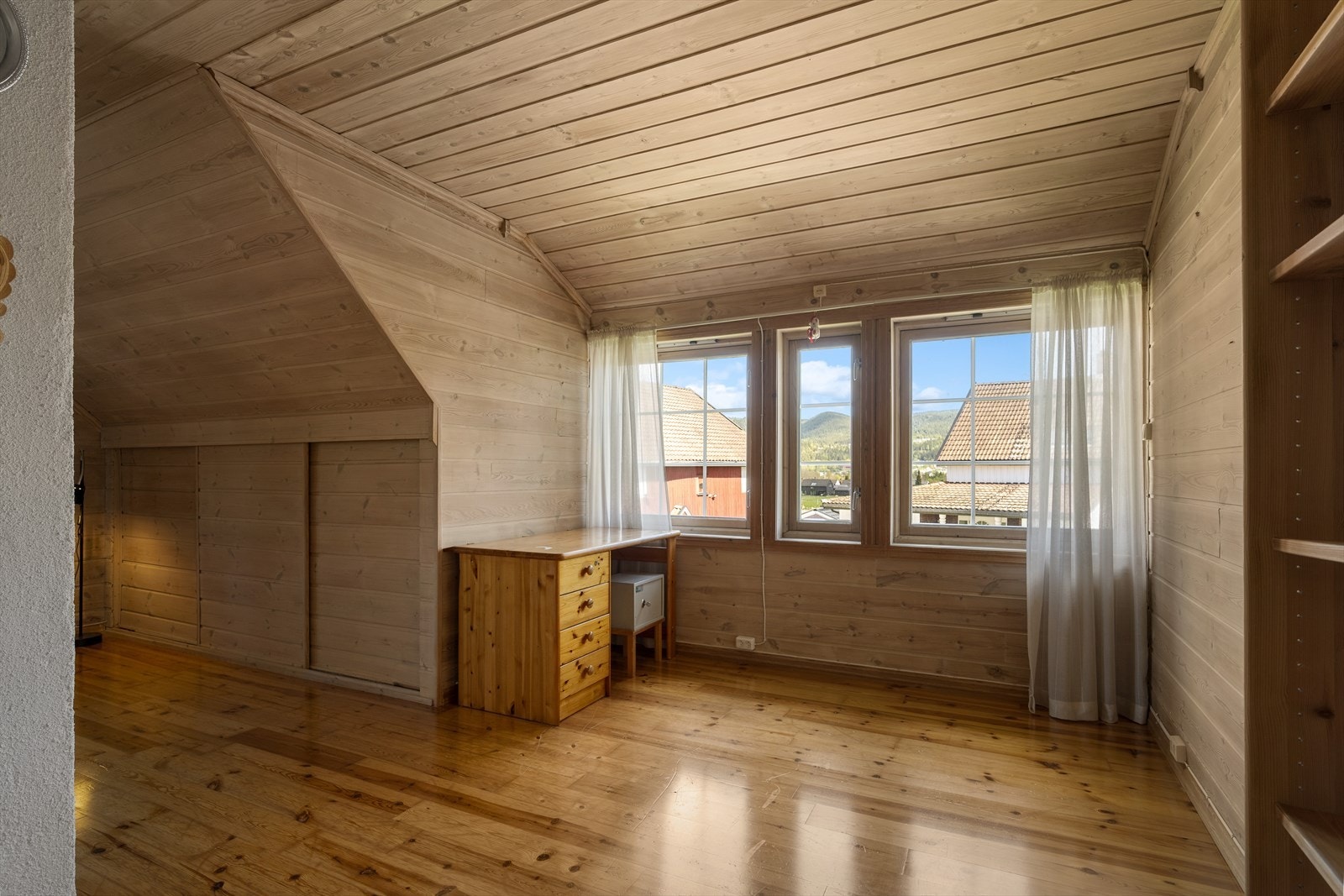 Loftuen har flere bruksmuligheter, bla. en kontorløsning. Galleribilde