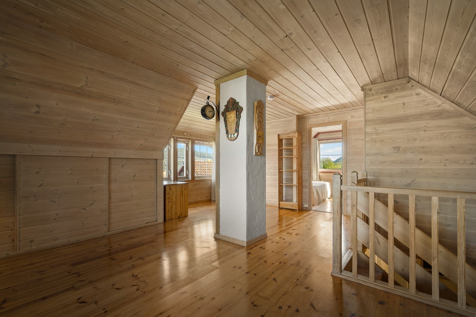 Koselig loftstue med gode bruksmuligheter og potensial for å tilpasses etter behov. Galleribilde