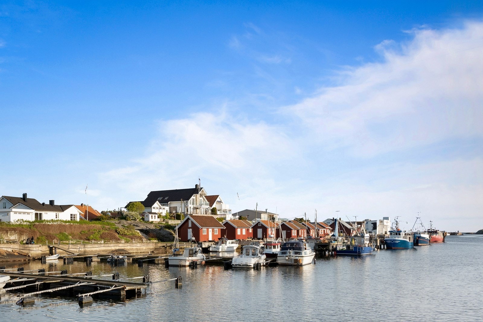 Det er et yrende båtliv i havnen gjennom hele sommerhalvåret. Galleribilde