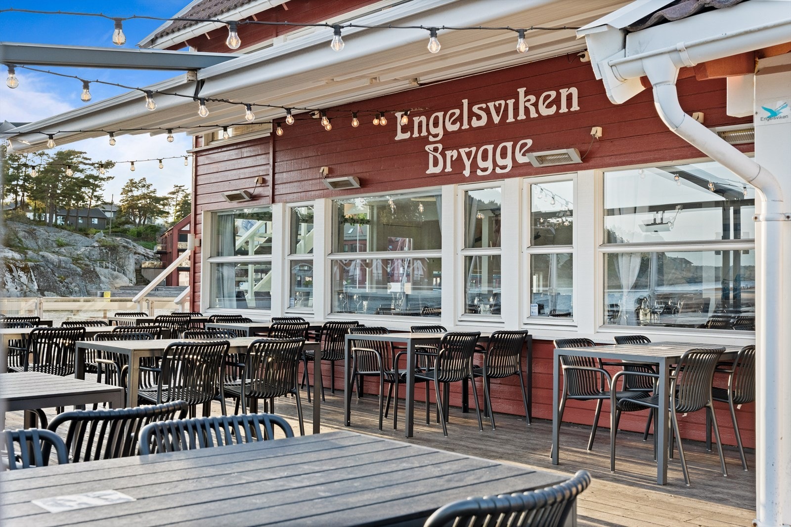 Her kan du nyte et måltid med utsikt over havnen. Galleribilde