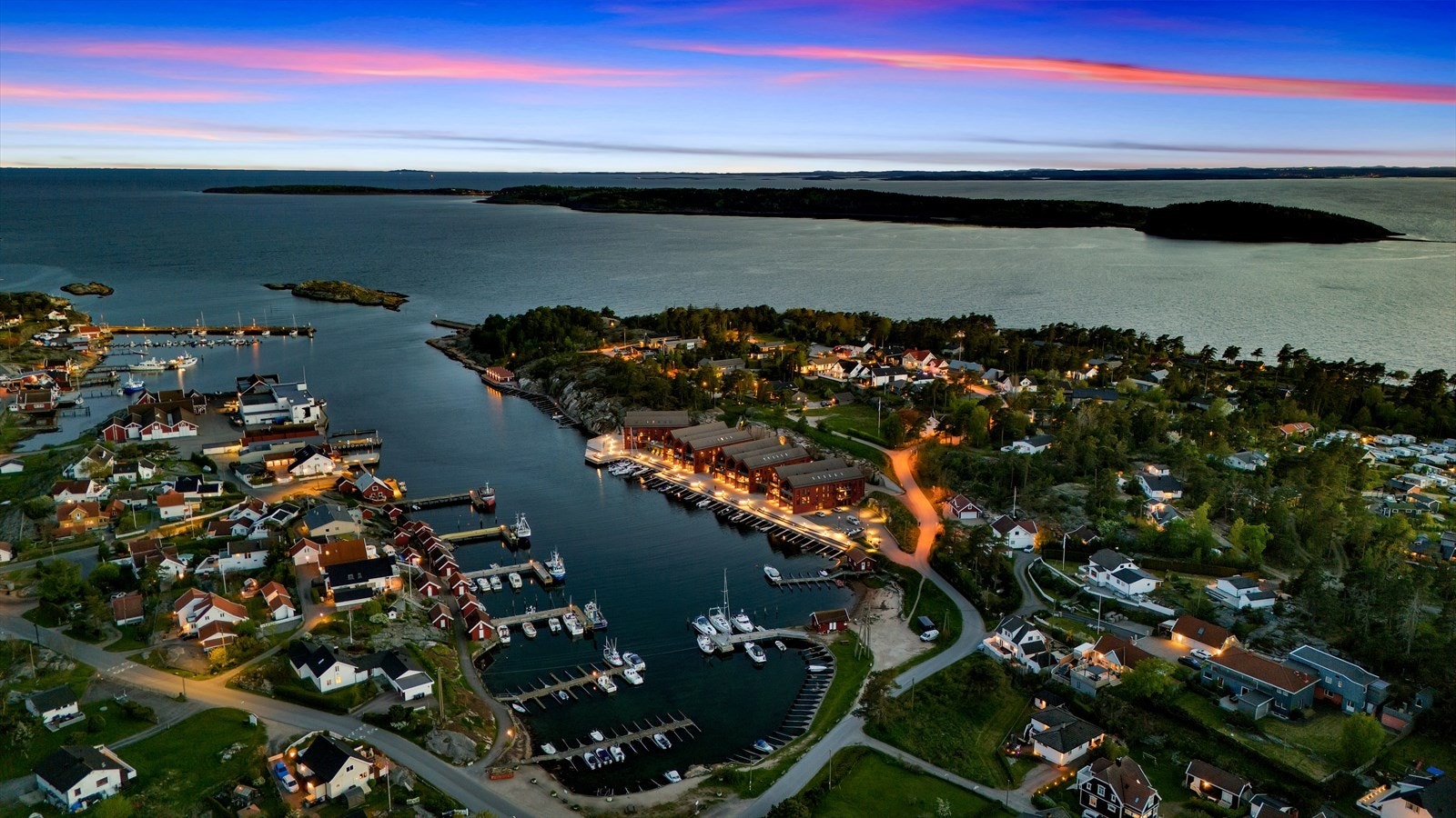 Engelsviken er kjent for sin idylliske beliggenhet og rike fiskerihistorie. Galleribilde