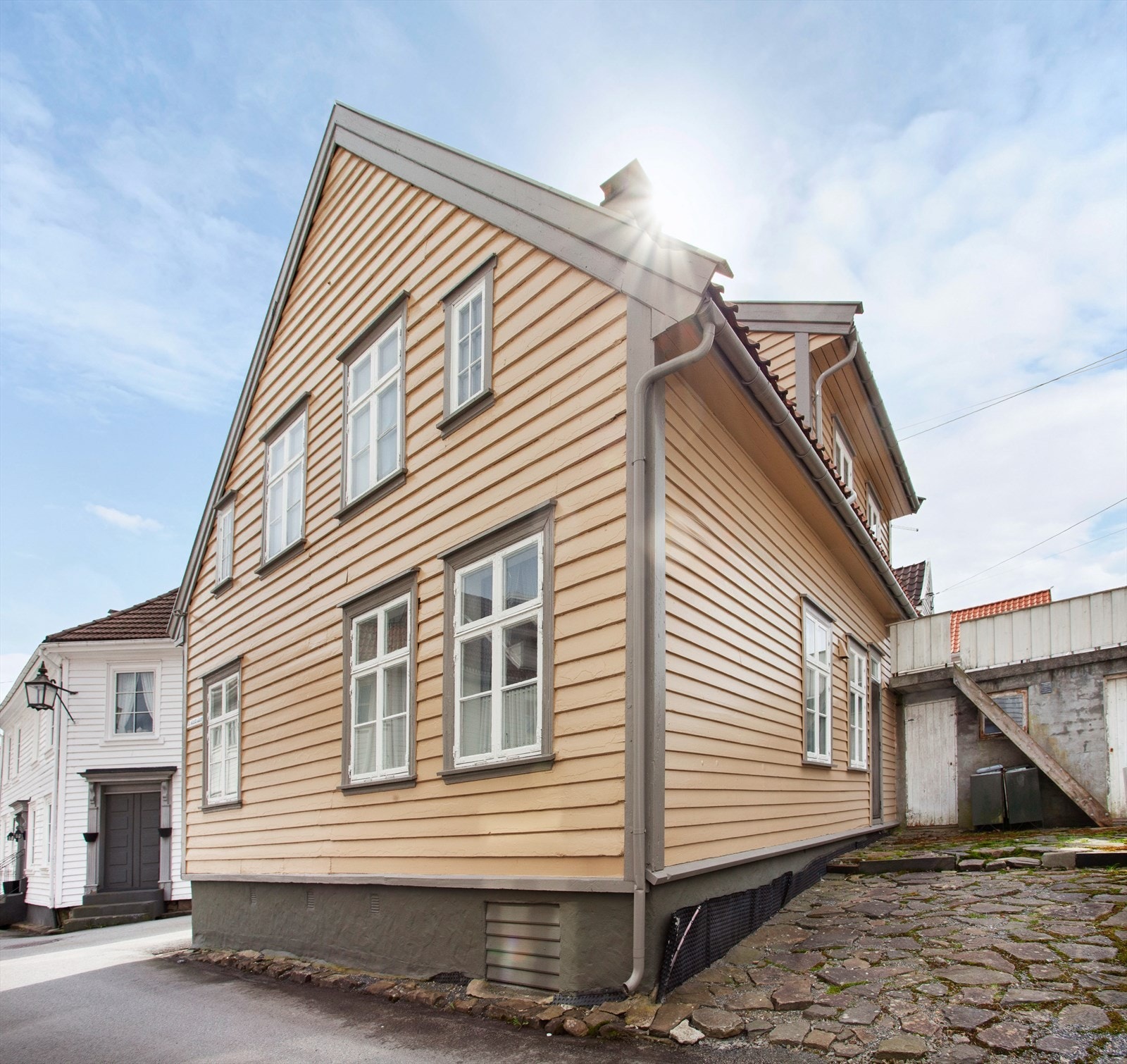 Takrenner og nedløp i metall ble montert nye for cirka tre år siden. Galleribilde