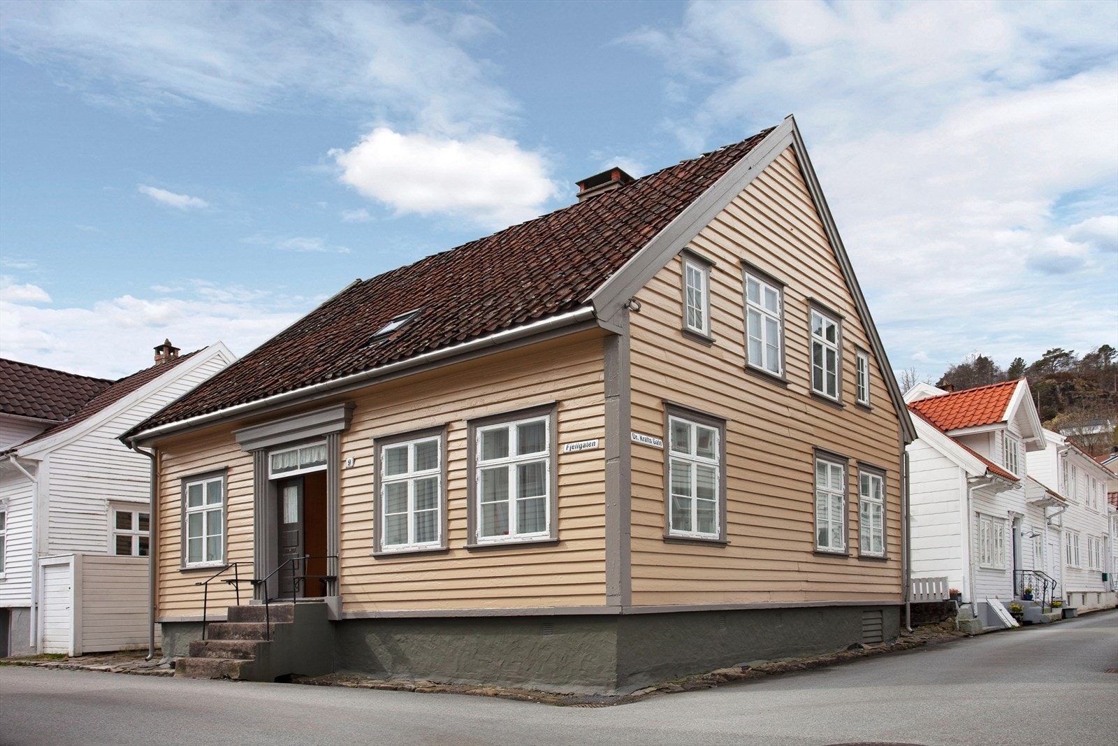 Eiendommen ble betydelig restaurert i 1982, da den blant annet fikk ny grunnmur. Galleribilde