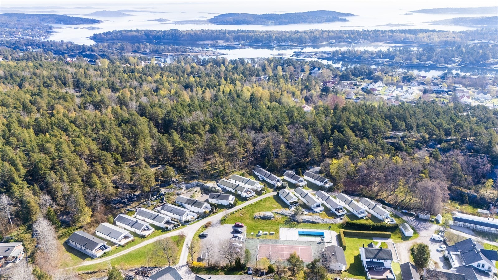 Eiendommen ligger i naturskjønne omgivelser med nærhet til Færder nasjonalpark. Galleribilde