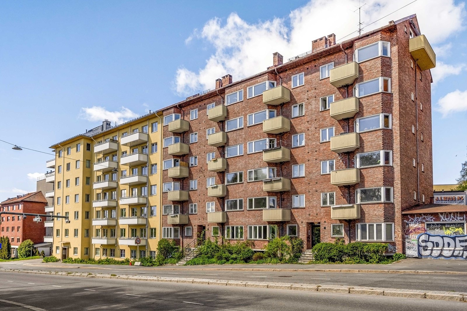 Boligen er en del av Sameiet Fagerheimsgt. 20 som består av 28 seksjoner, hvorav 27 er boligseksjoner og 1 er næringsseksjon. Galleribilde