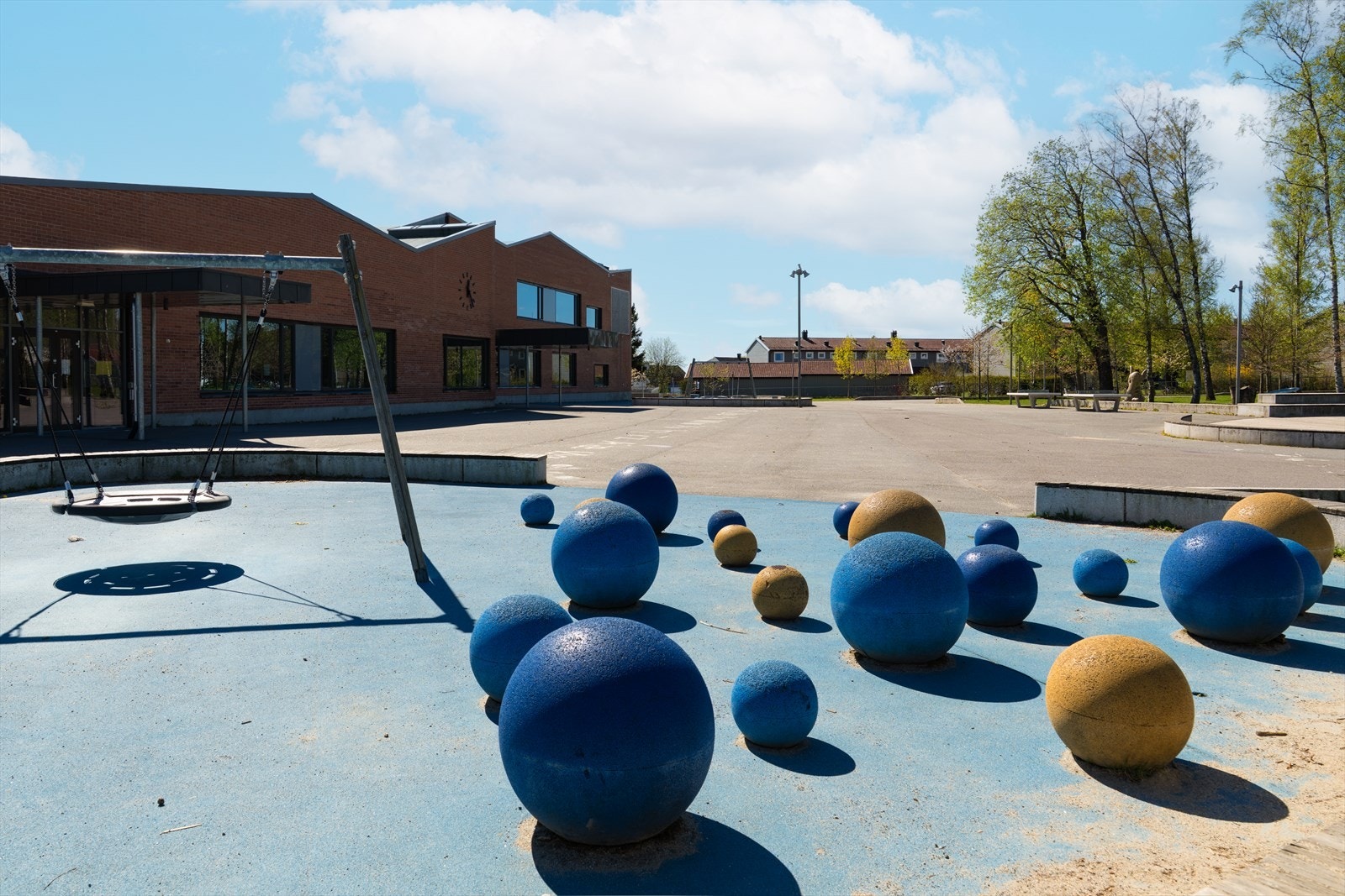 Haukerød skole (1-7. trinn) ligger kun 600 meter fra leiligheten. Galleribilde
