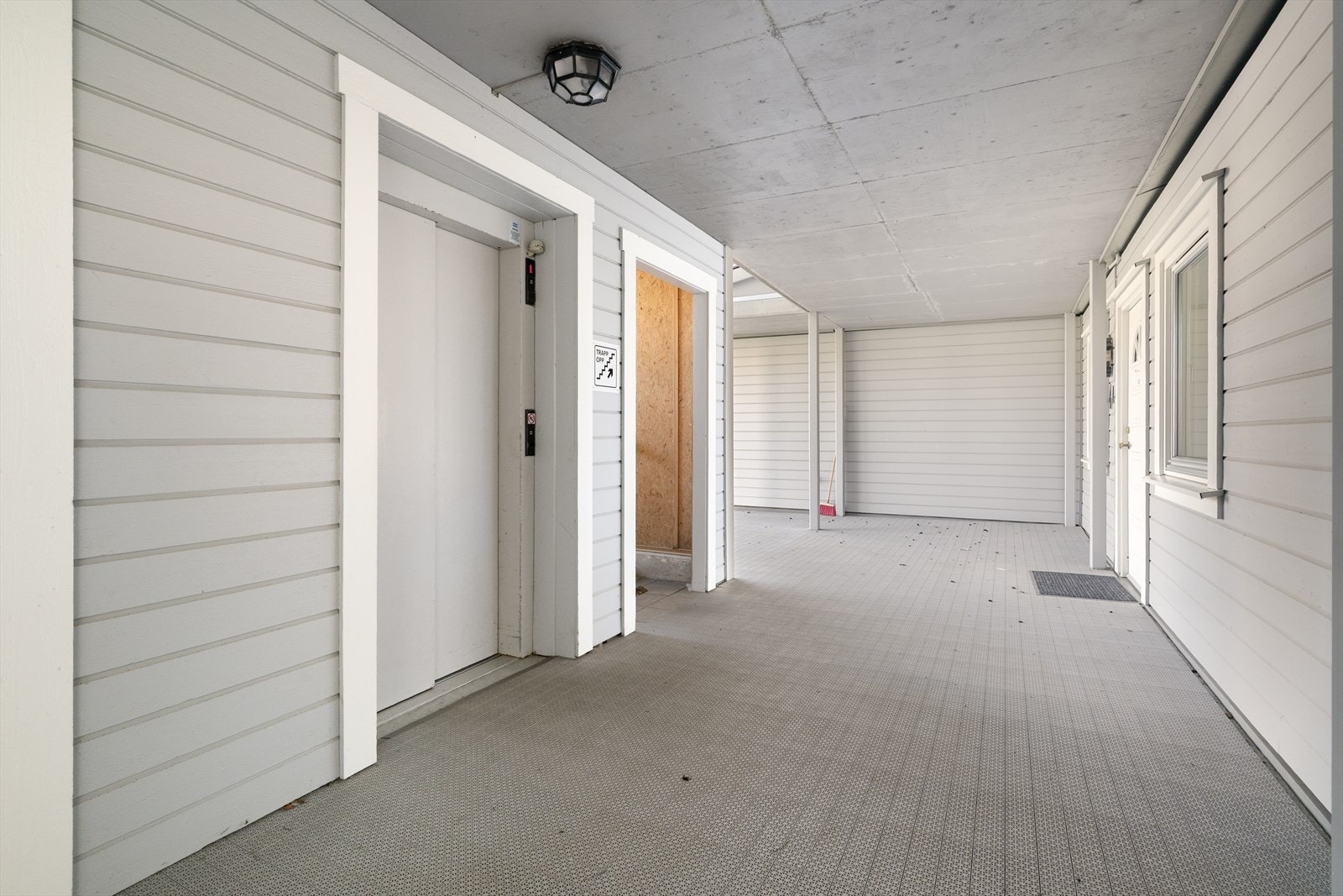 Bygget har heis, som gir trinnfri adkomst fra garasjeanlegget og opp til leilighetens etasje. Galleribilde