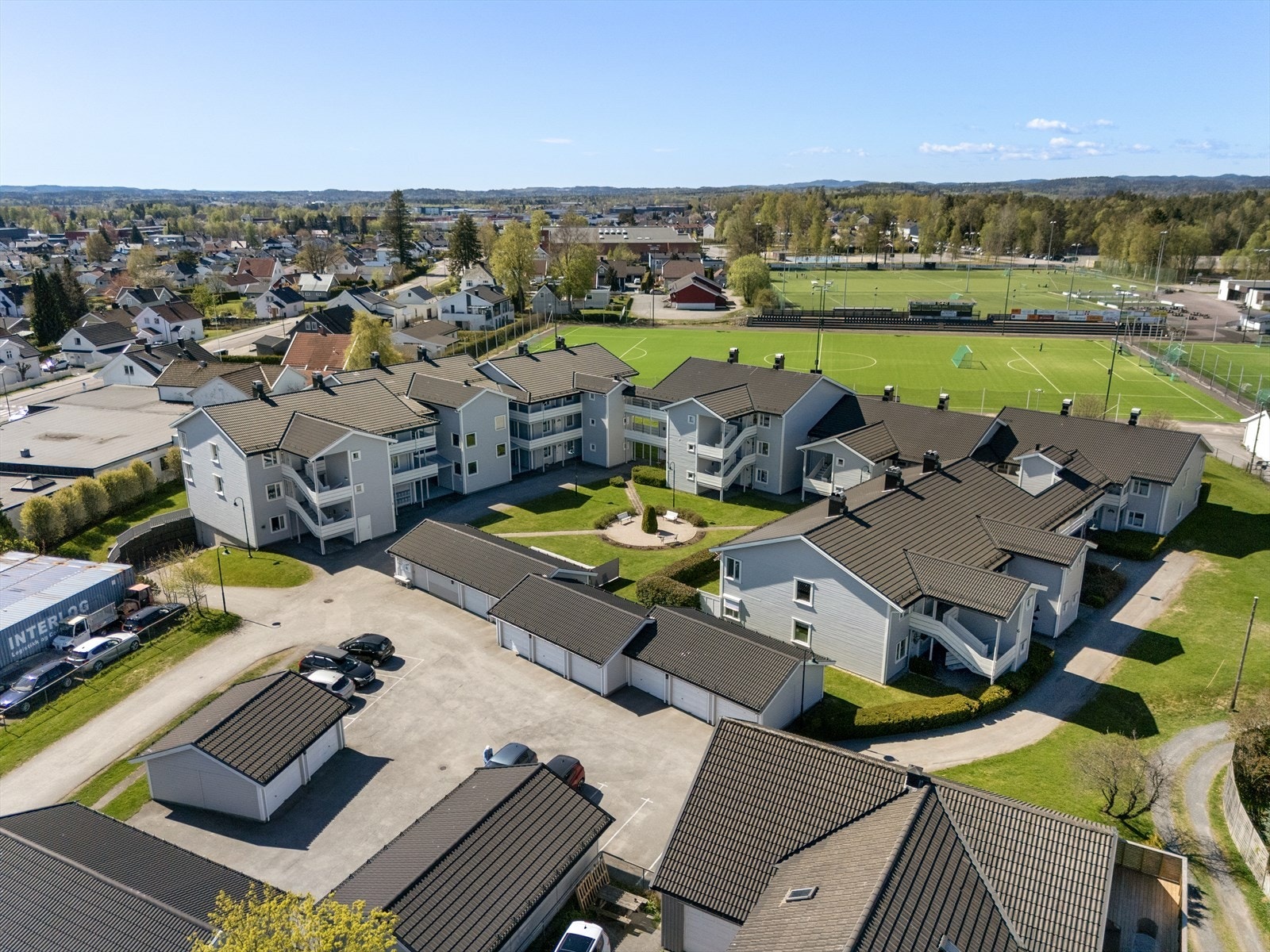 Området er barnevennlig med flere skoler og barnehager i umiddelbar nærhet. Galleribilde