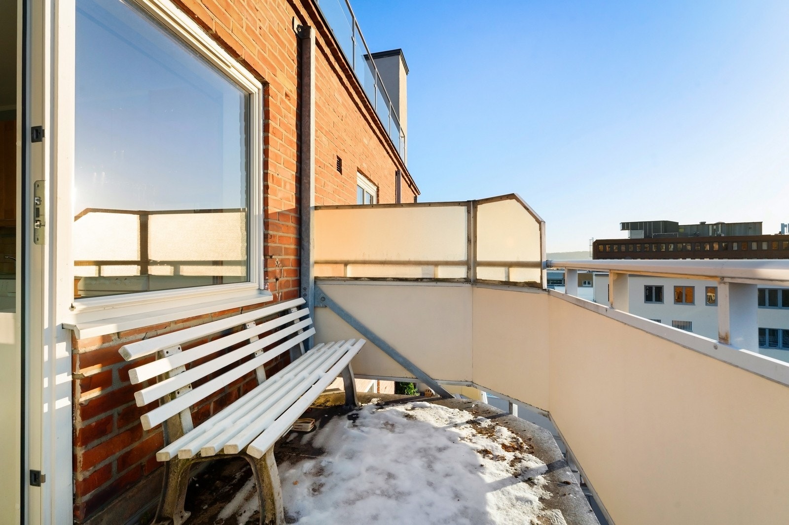 Balkongen har fin størrelse. Galleribilde