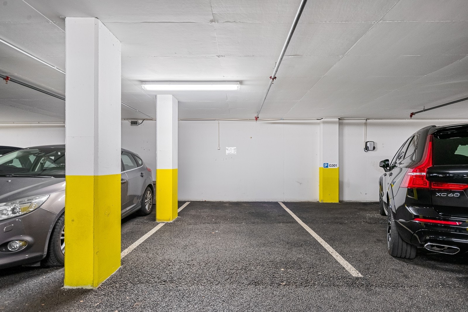 Parkering i anlegg. Galleribilde