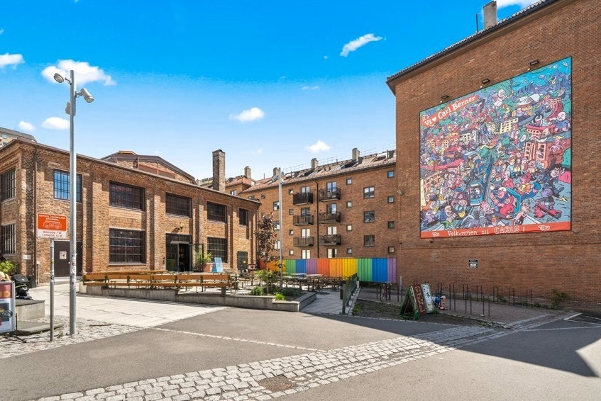På Carl Berners plass finner du Carls, et sosialt samlingspunkt med restaurant, bar og uteservering. Galleribilde