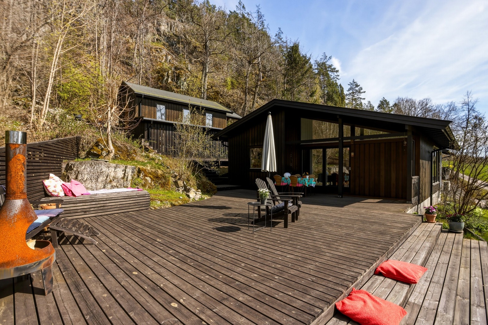Romslig terrasse på hele 90 kvm Galleribilde