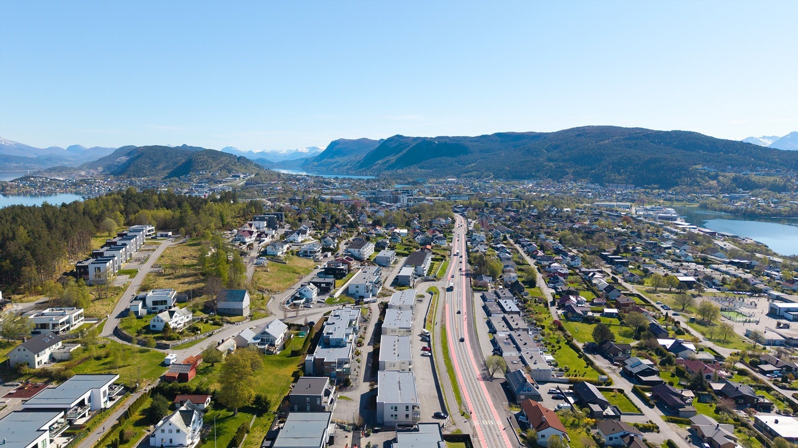 Herfra er det kort vei til handelssentrum på Moa samt gode bussforbindelser til Ålesund sentrum Galleribilde