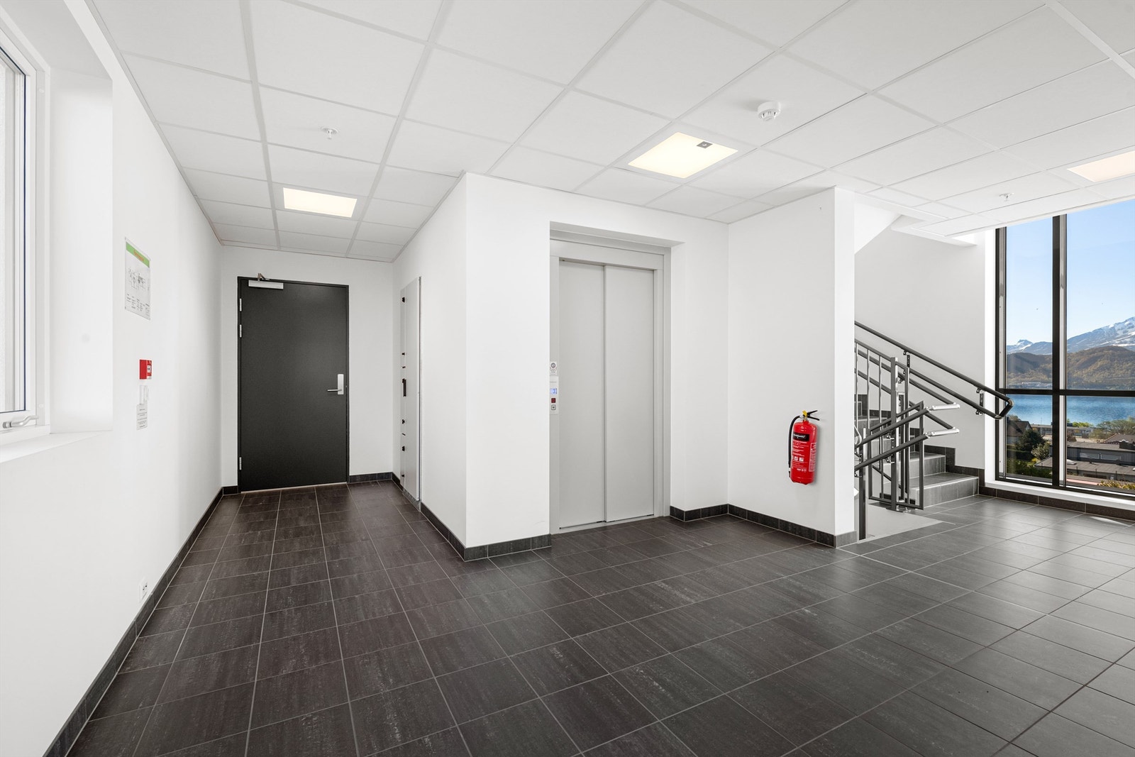 Bygget har heis som gir enkel adkomst fra garasjeanlegget og opp til leiligheten Galleribilde