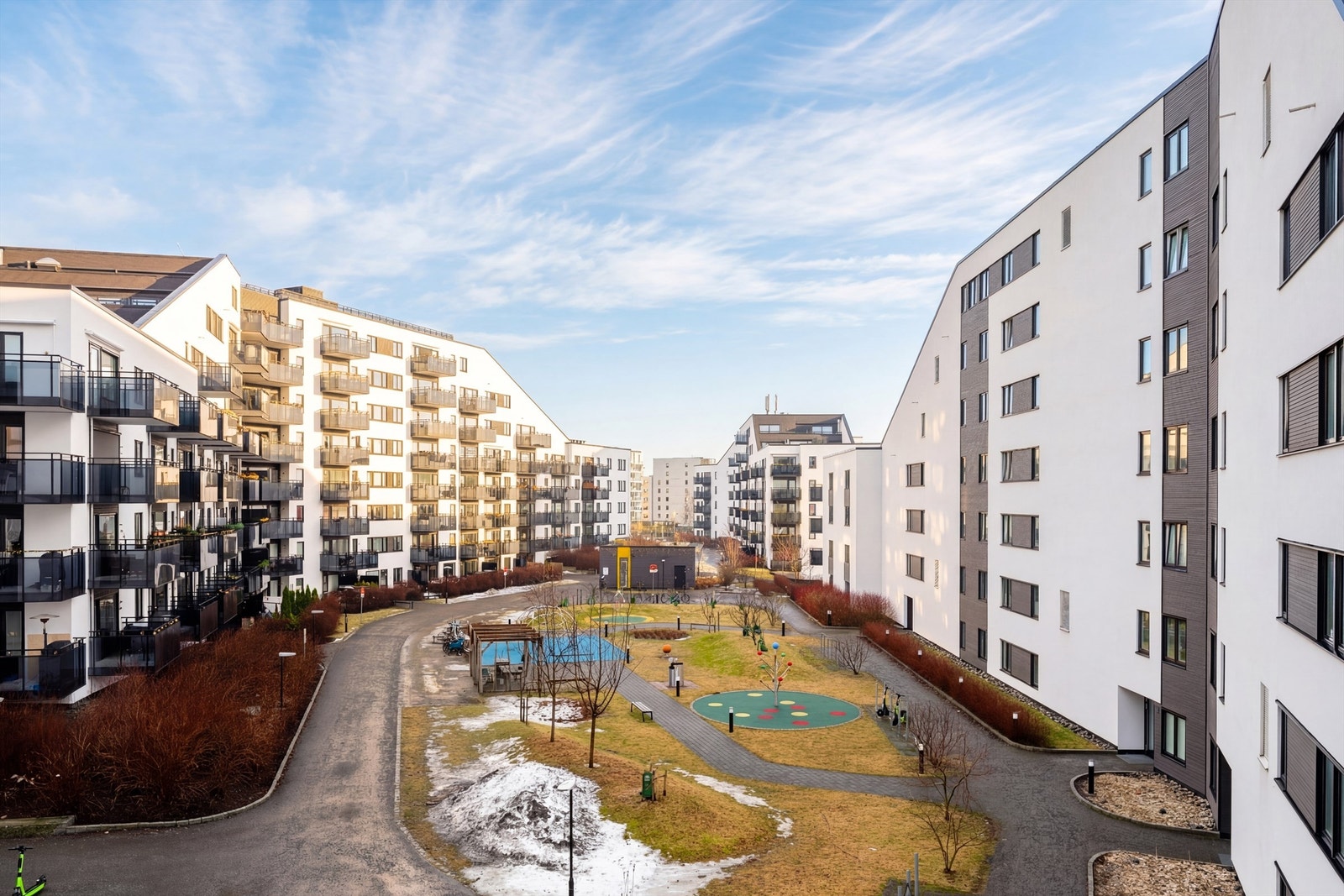 Pent opparbeidet gårdsrom! Galleribilde