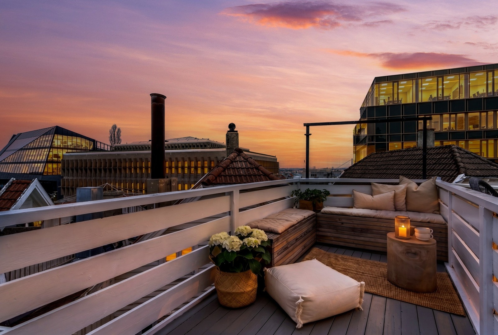 Herlig terrasse med adkomst fra 2. etasje. Galleribilde