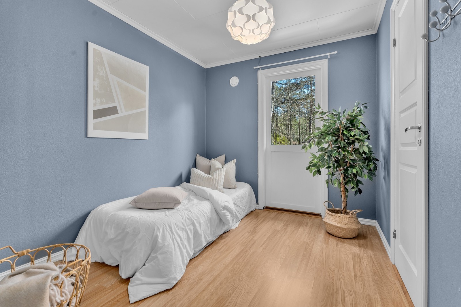 Fra soverom er det utgang til verandaen Galleribilde