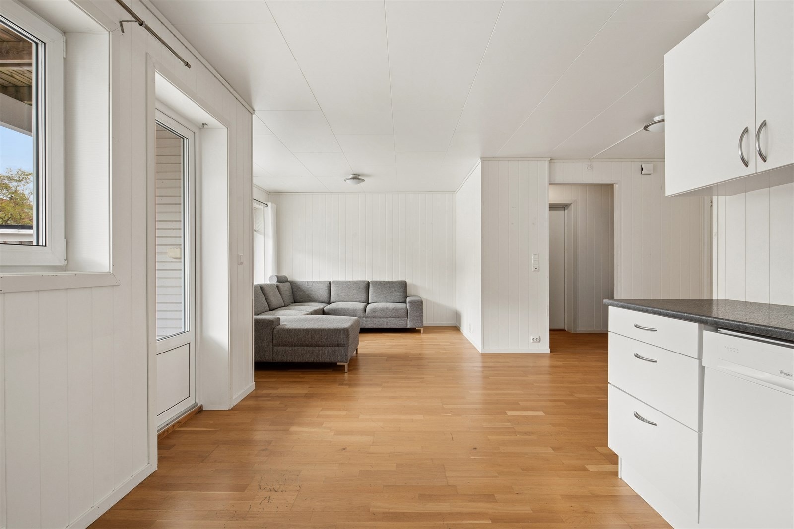 God plass til sittegruppe med fleksible møbleringsmuligheter i stuen. Galleribilde
