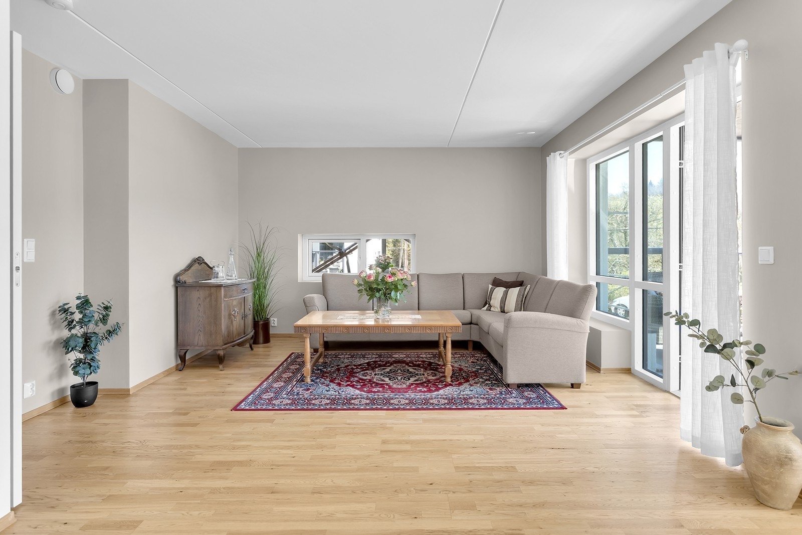 Utgang til balkong fra stue Galleribilde