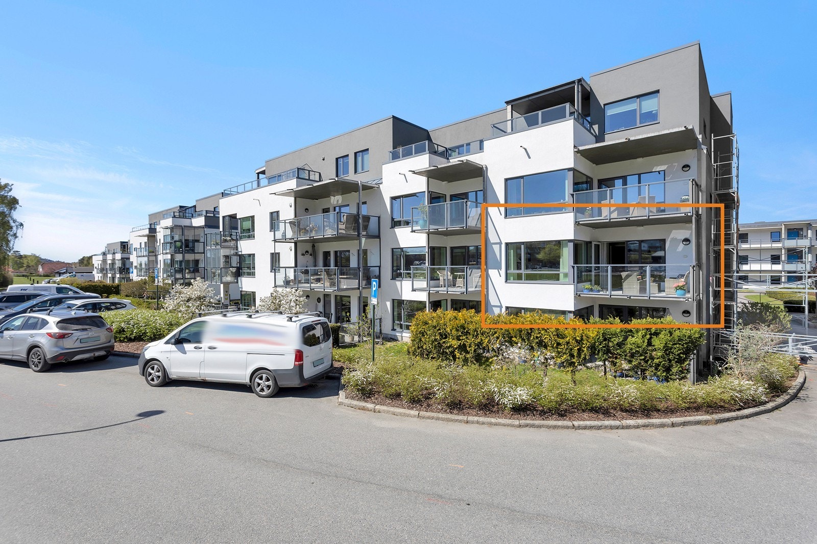 Flott endeleilighet beliggende i byggets 2 etg. Galleribilde