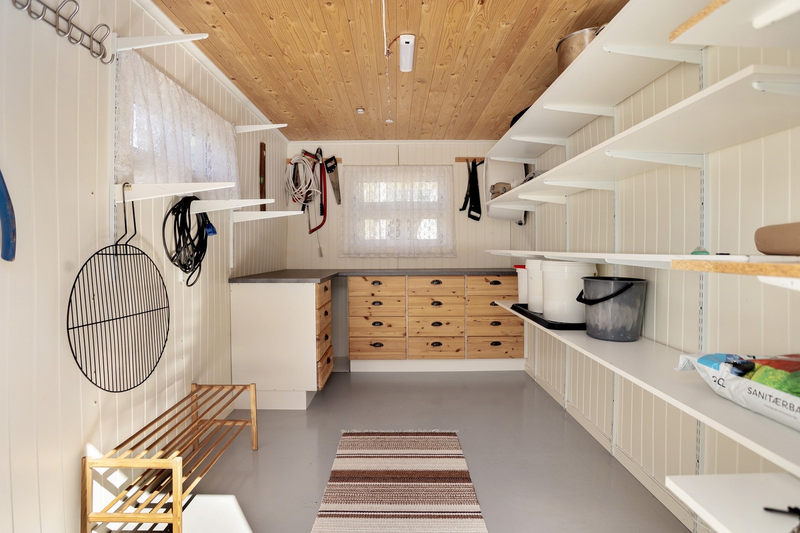 Bod med god plass til oppbevaring. Galleribilde
