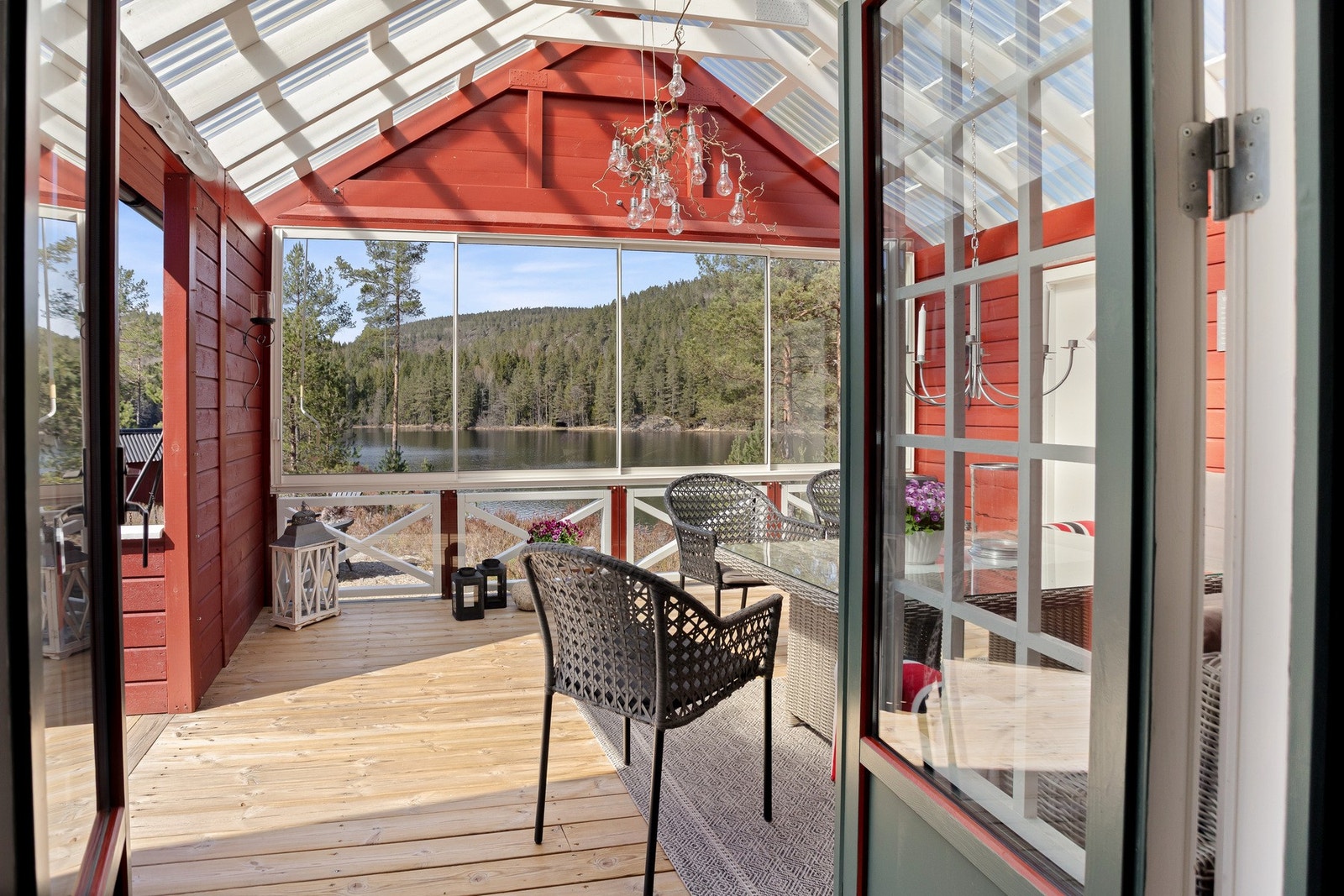 Usjenert hytteidyll ved Lyngvann! Galleribilde