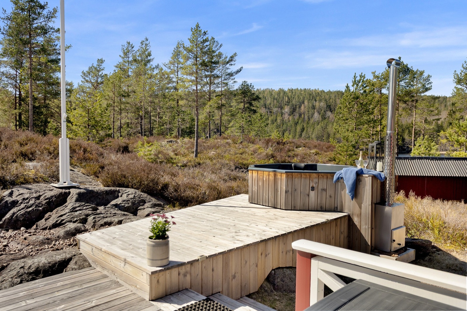 Her får du med en badestam hvor du kan nyte et deilig, varmt bad! Galleribilde