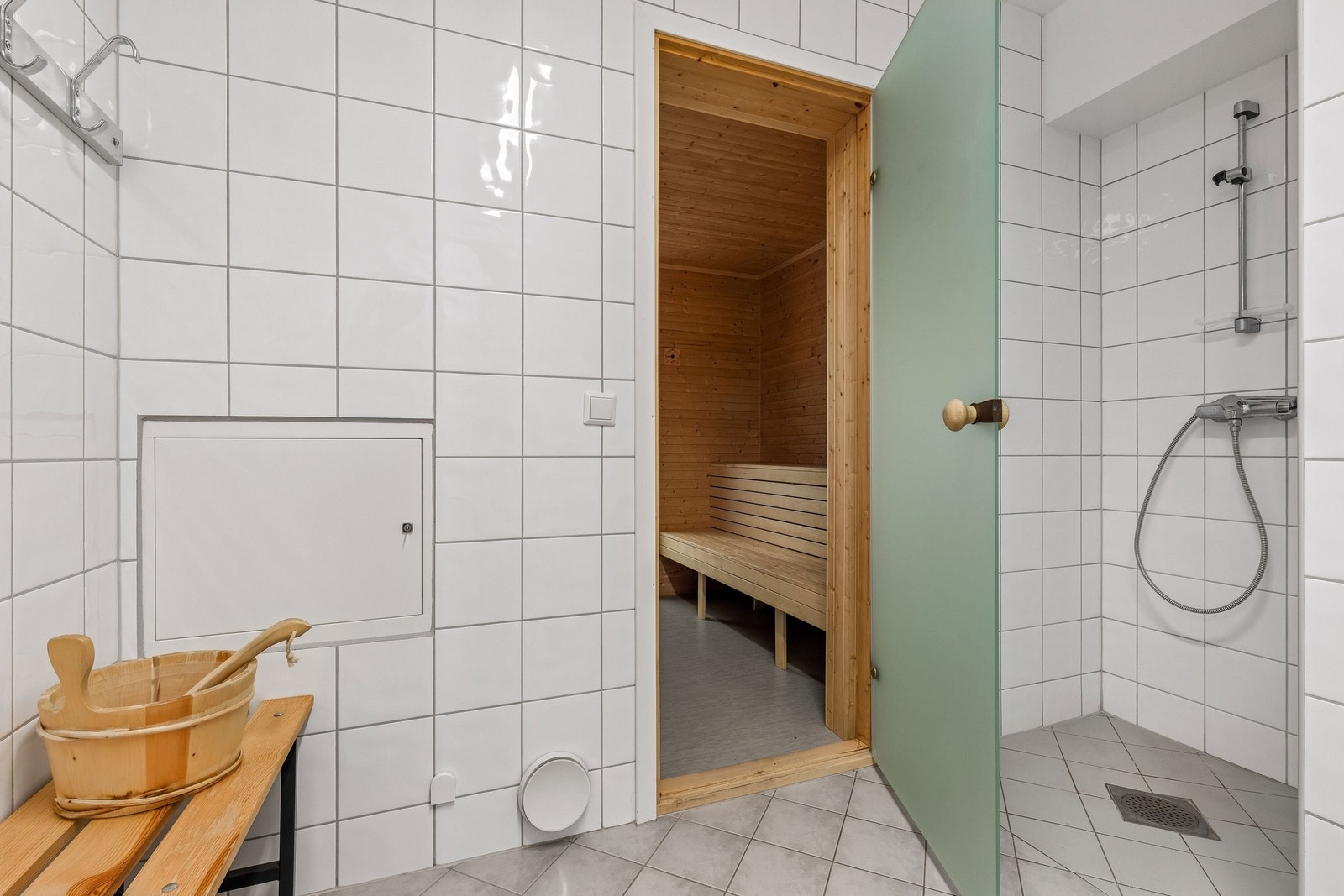 Treningsrom inkluderer også garderobe og badstue Galleribilde