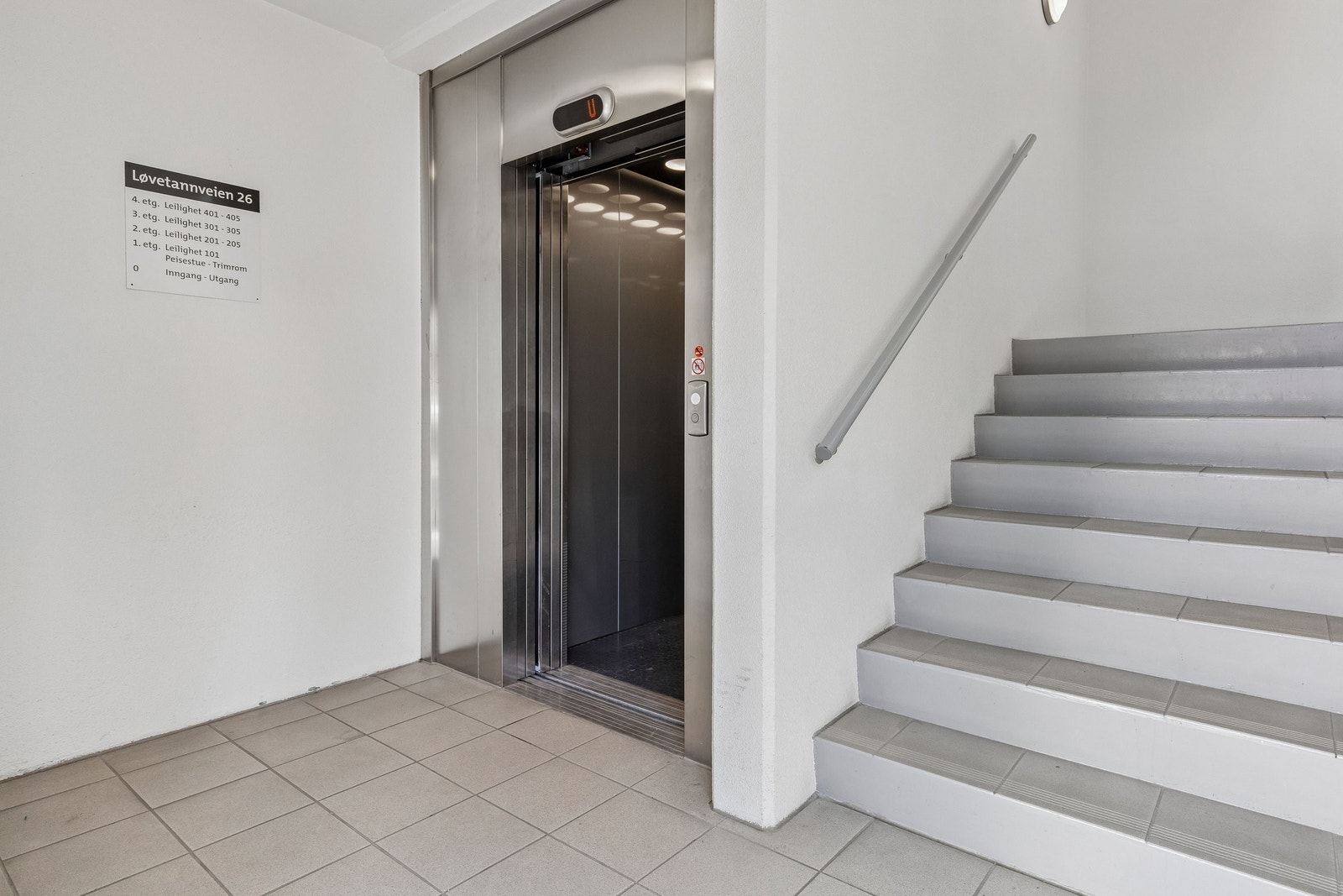 Enkel adkomst med heis rett utenfor parkeringskjeller Galleribilde