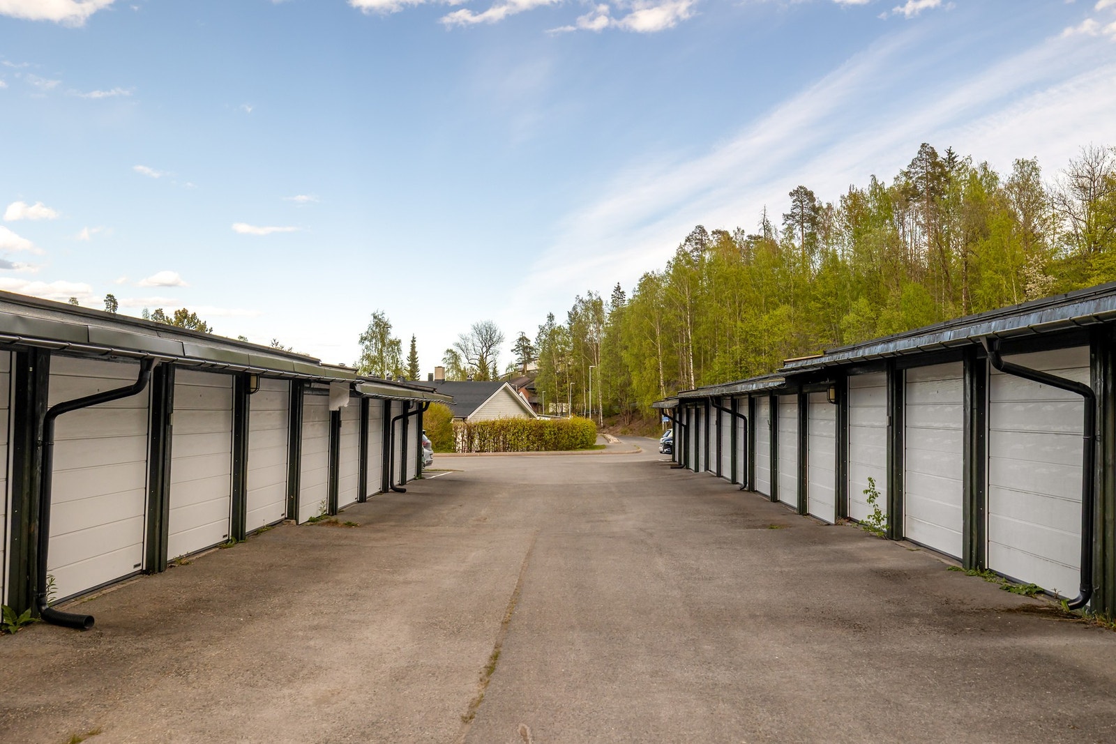 Boligen disponerer egen garasje. Galleribilde
