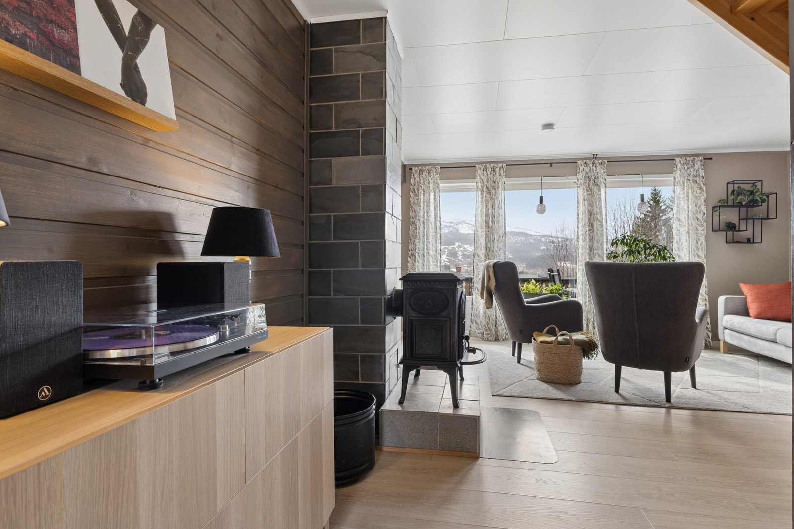 Boligen er utstyrt med balansert ventilasjon, som sikrer et sunt inneklima. Galleribilde