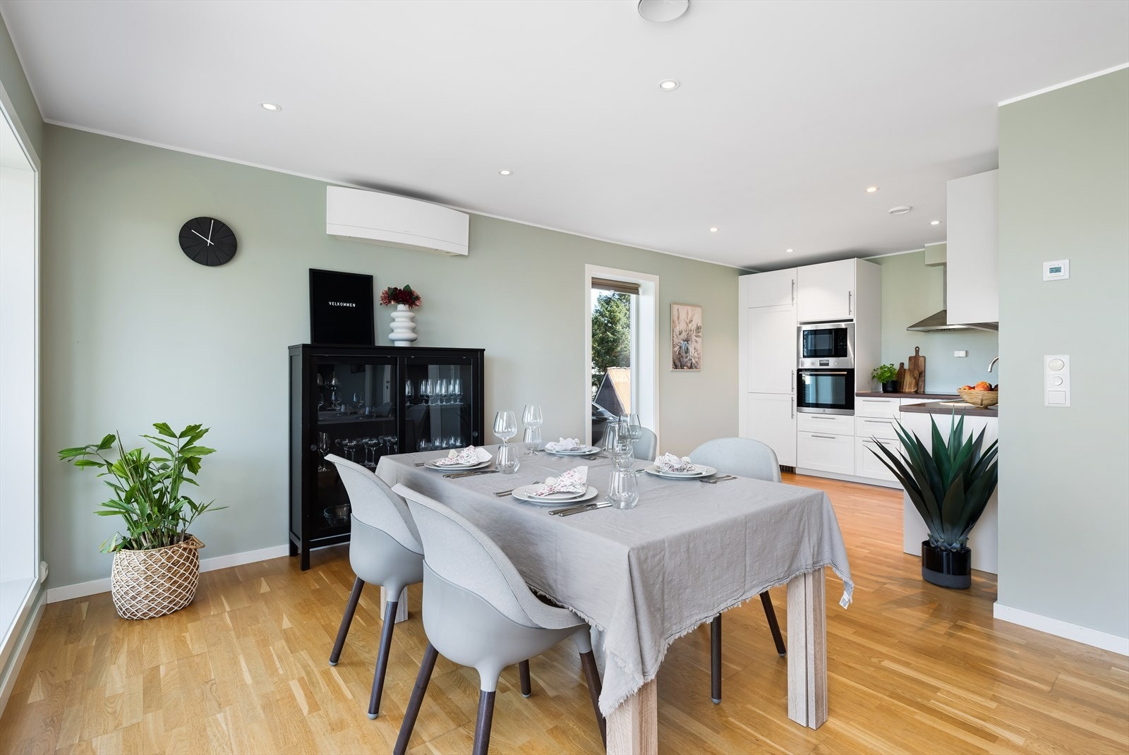 God plass for å dekke langbord ved spesielle anledninger Galleribilde