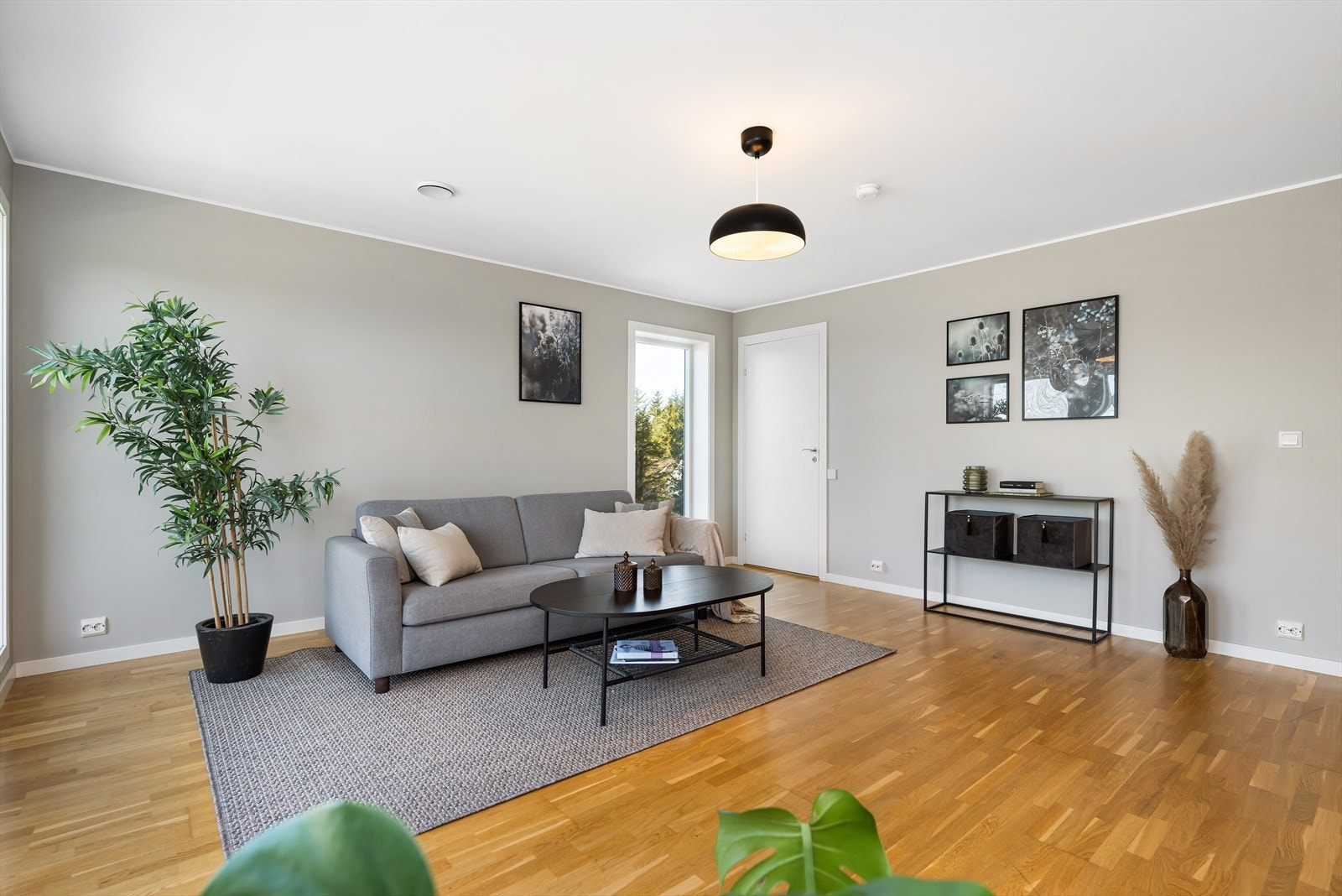 En ekstra stue i 2. etasje gir fleksible bruksmuligheter for hele familien. Galleribilde