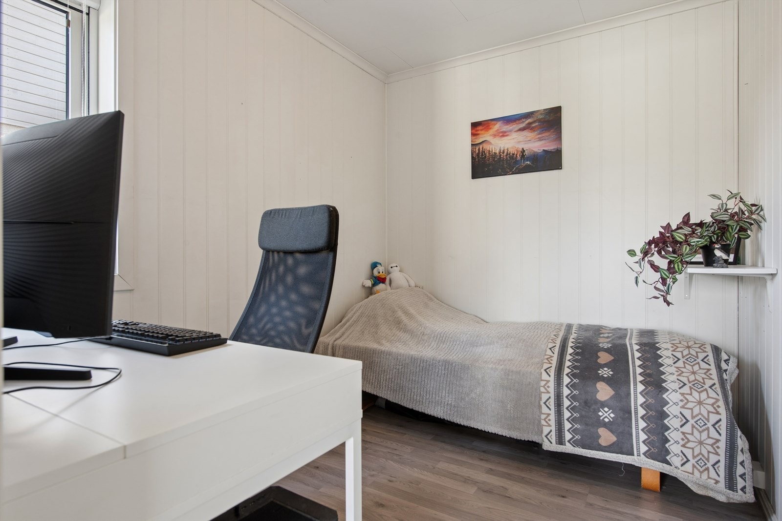 Soverom nr. 2 passer perfekt som gjesterom, barnerom eller hjemmekontor. Galleribilde