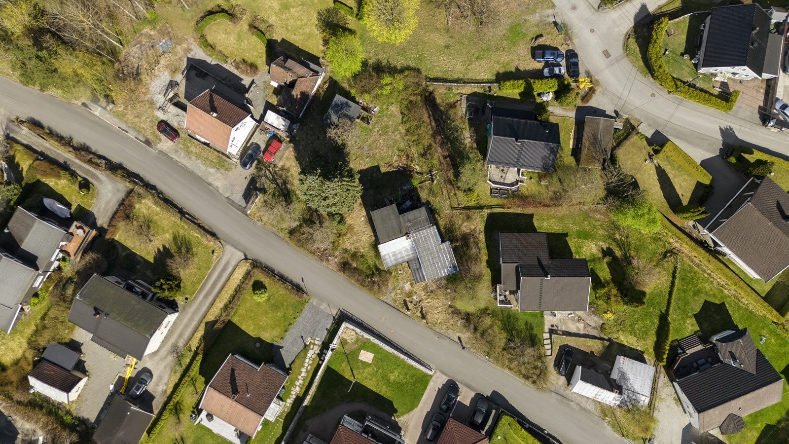 Tomten er på ca. 1,1 mål og gir gode rammer for utvikling av ny bolig. Galleribilde