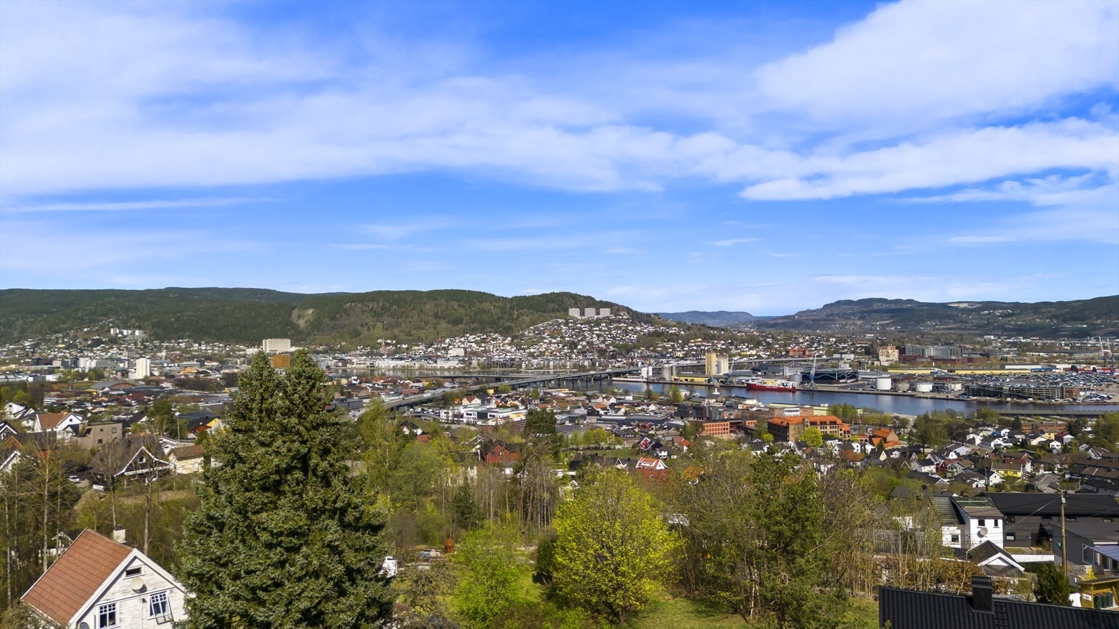 En svært flott tomt på Frydenhaug med tilbaketrukken beliggenhet og en praktfull utsikt over Drammen. Galleribilde